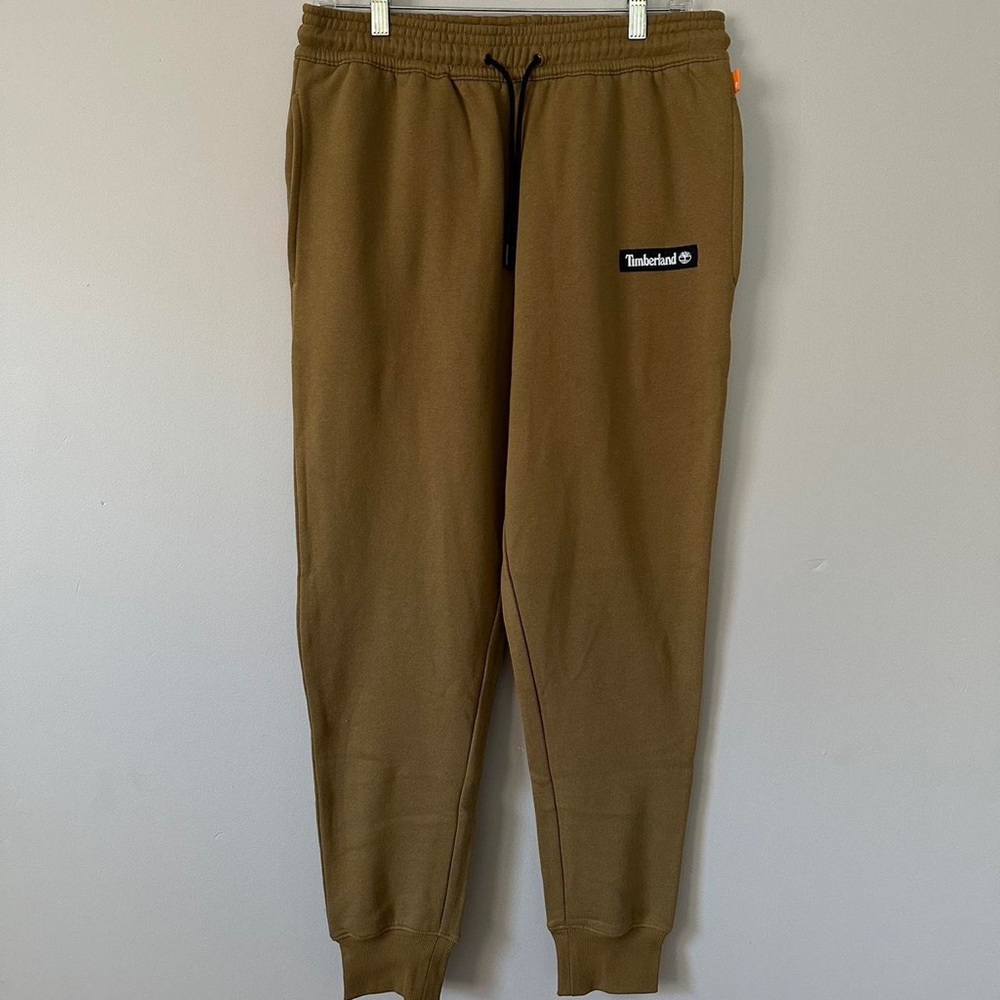 m timberland joggers 
front side pockets & one pocket in the back